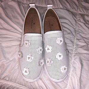 CASLON BRAND NEW white flower sneakers!!!